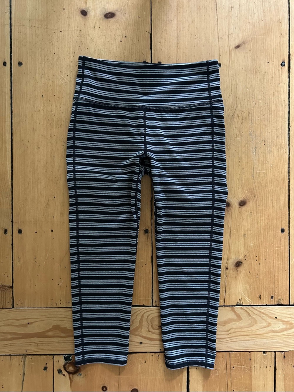 Athleta y2k Black & White Striped Capris